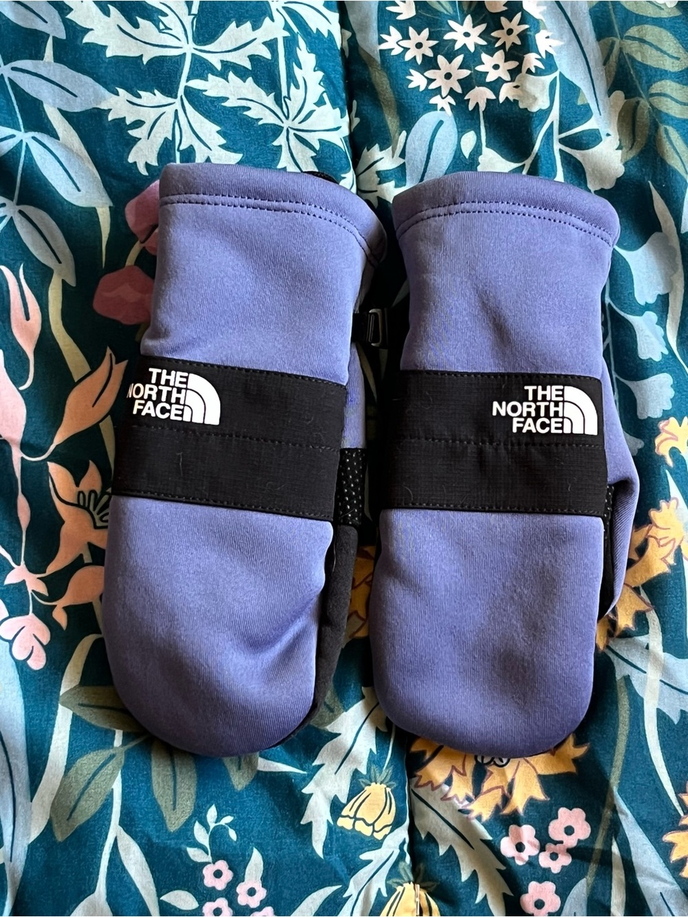 The North Face Kids Lavender and Black Mittens Girls Size Large 10/11 Yrs